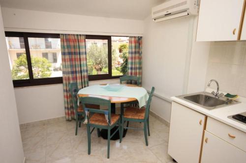 Apartments with a parking space Rovinj - 7656 - image 4
