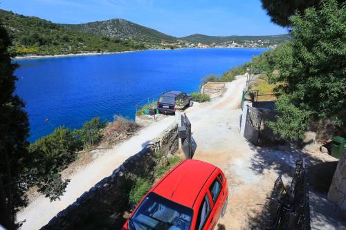 Apartments by the sea Vinisce Trogir - 8659 - image 2