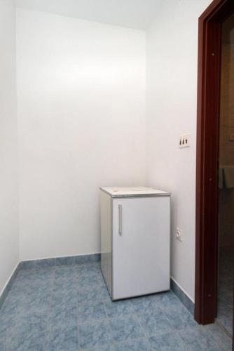 Apartments and rooms with parking space Hvar - 8717 - image 3