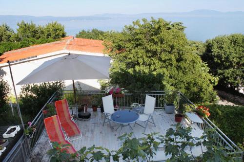Apartments with a parking space Njivice Krk - 9668 Njivice