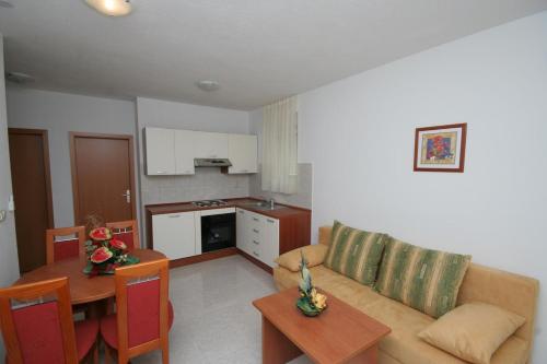  Apartment Mastrinka 11192d, Pension in Trogir