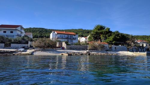 Apartments by the sea Slatine Ciovo - 12274