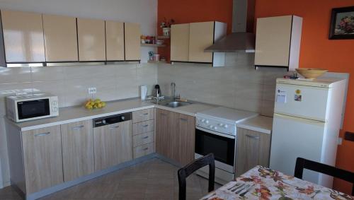 Apartments by the sea Slatine Ciovo - 12274 - image 6