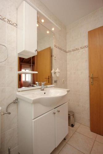 Triple Room Vis 3034e in Vis