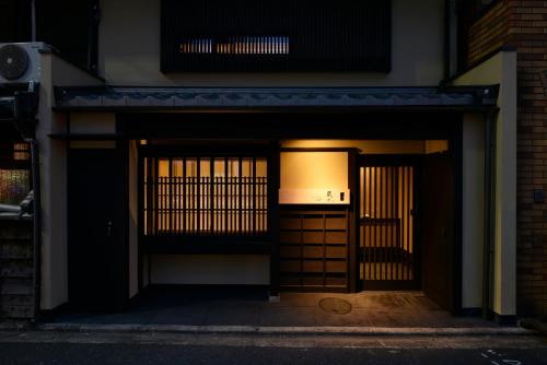 Kuraya Kamigojocho Ideally located in the Central Kyoto area, Kuraya Kamigojocho promises a relaxing and wonderful visit. Offering a variety of facilities and services, the property provides all you need for a good nigh