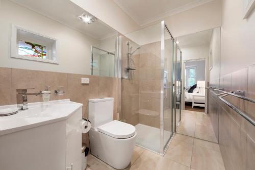 Bathroom, StayCentral - Rosanna Luxurious Mansion in Heidelberg