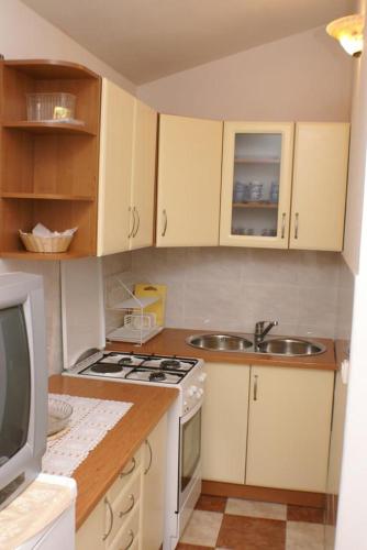 Apartments with a parking space Rogoznica - 4218 - image 2