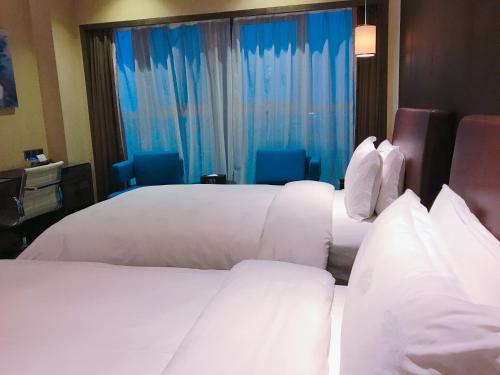 The Pearl Boutique Hotel The Pearl Boutique Hotel is conveniently located in the popular Yongjia area. The property offers a high standard of service and amenities to suit the individual needs of all travelers. Service-minded