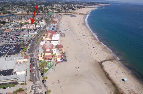 Carousel Beach Inn - image 21
