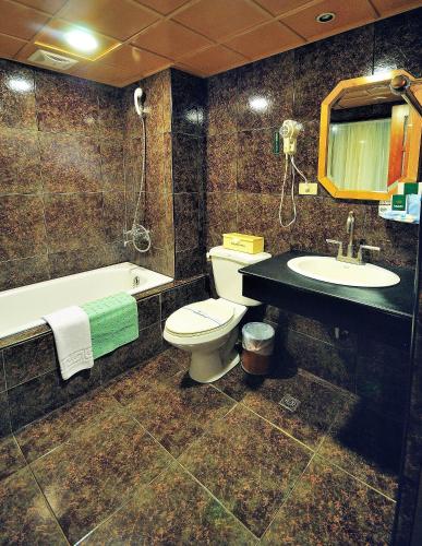 room detail thumbnail 2