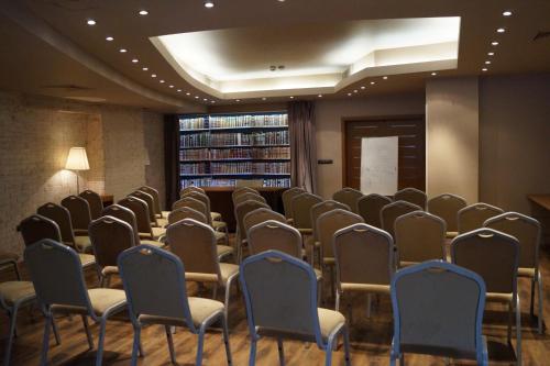 Triada Hotel - image 2