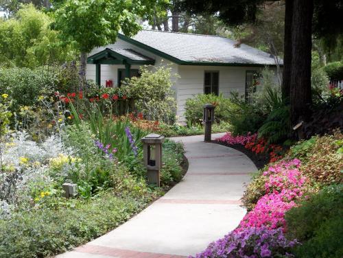 花園, 坎布里亞酒店 (Cambria Pines Lodge) in 坎貝里亞 (CA)
