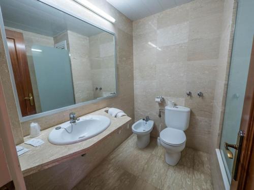 Hotel Golden Sand - image 7