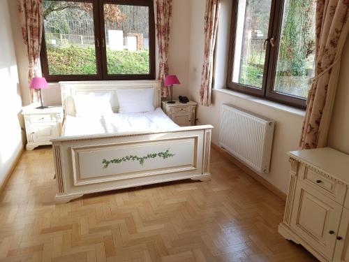 1 king bed, 1 sofa bed
