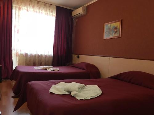 2 twin beds