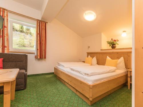 Alpenhof Apartments - image 13