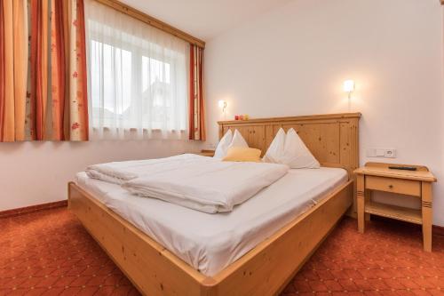 2 bedrooms, 4 beds