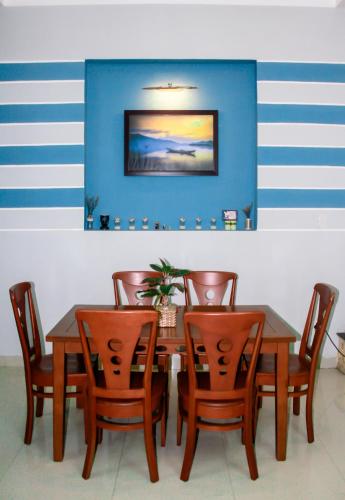 Hana Homestay Danang Hana Homestay Danang is perfectly located for both business and leisure guests in Da Nang. The property offers guests a range of services and amenities designed to provide comfort and convenience. Ser