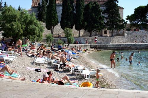 Apartments with a parking space Hvar - 3229 - image 2
