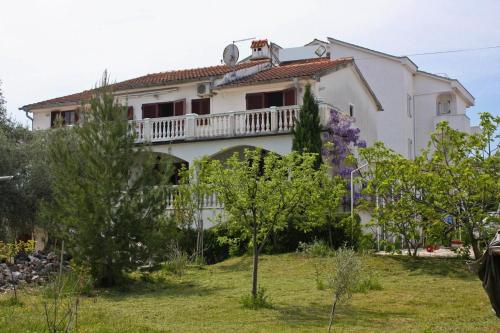Apartments with a parking space Porat Krk - 5322