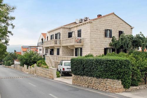 Apartments with a parking space Supetar Brac - 5676 Supetar 