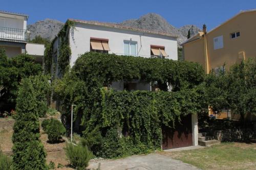 Apartments with a parking space Podgora Makarska - 6847 