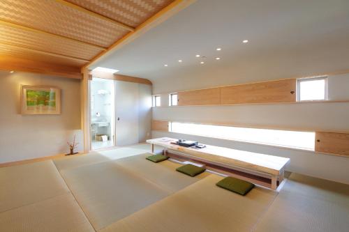 Japanese-Style Quadruple Room image 10