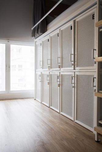 เบด วัน บล็อก โฮสเทล (BED ONE BLOCK HOSTEL) near เอ็มบีเคเซ็นเตอร์