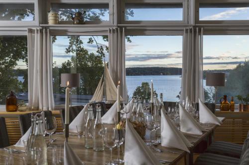 Restaurant, Villa Lovik near Tony