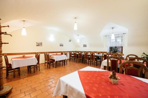 Restaurant, Sobodajalstvo Obal in Cankova