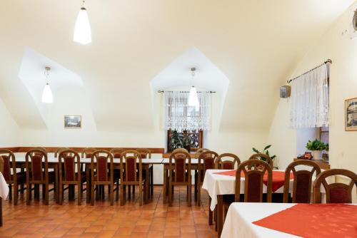 Restaurant, Sobodajalstvo Obal in Cankova
