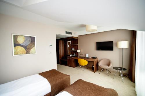 Twin Room with Massage Service Incl.