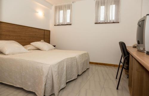 1 double bed, 1 sofa bed