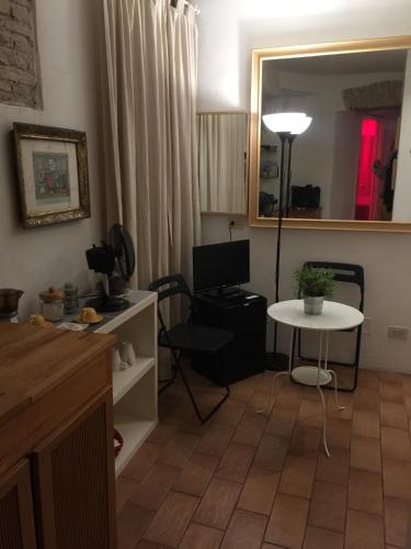 Small Navona Studio - main image