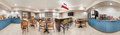 Country Inn & Suites by Radisson, Washington, D.C. East - Capitol Heights, MD