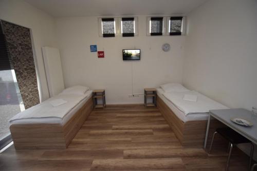 Apartment Stuttgart Kaltental - image 6