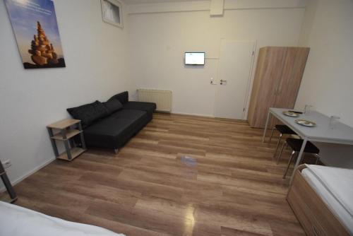Apartment Stuttgart Kaltental - image 7