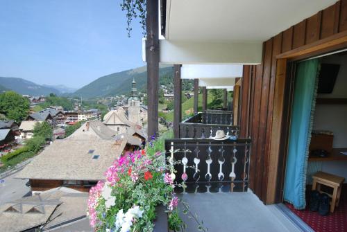 陽台/露台, 小德魯飯店 (Hotel le Petit Dru) in 莫爾濟訥