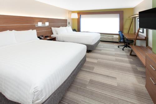 Holiday Inn Express & Suites - Sterling Heights-Detroit Area an IHG Hotel - main image