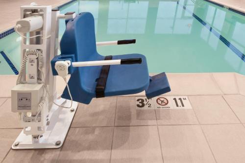 Holiday Inn Express & Suites - Sterling Heights-Detroit Area an IHG Hotel - image 6