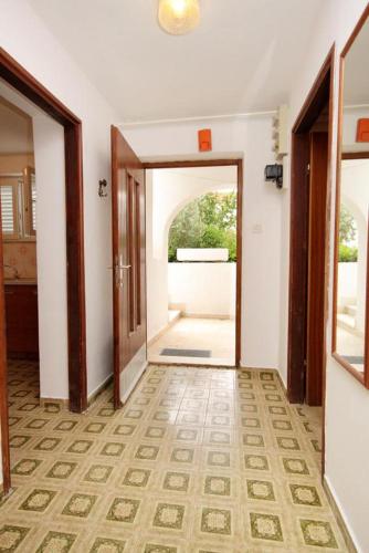 Apartments and rooms with parking space Krk - 5509