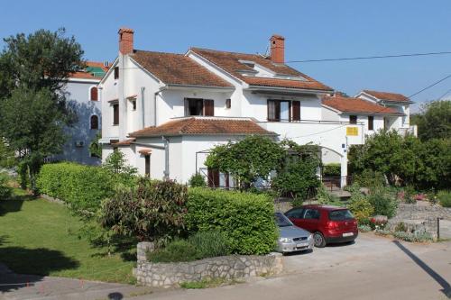 Apartments with a parking space Vantacici Krk - 5386