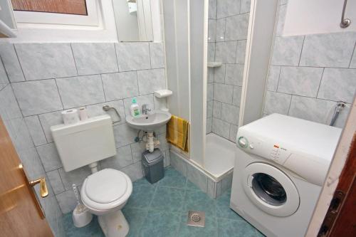 Family friendly seaside apartments Bibinje Zadar - 5779 - image 8