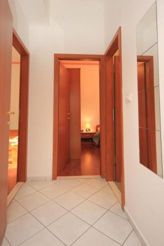 Apartments with WiFi Split - 7586, Split (photo 9)