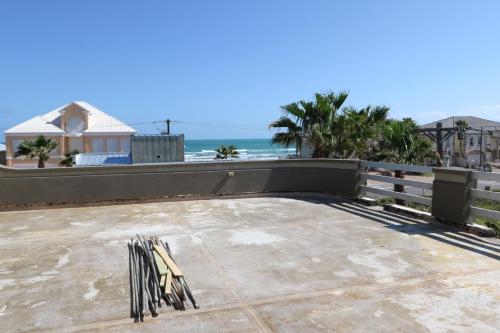 Apartment with Pool View  image 3