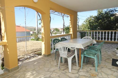 Apartments with a parking space Vlasici Pag - 9348 - image 6