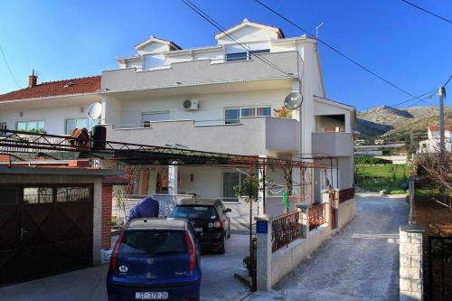 Apartments with a parking space Trogir - 9455 - image 7