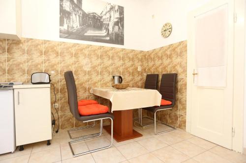 Two-Bedroom Apartment with Terrace image 2