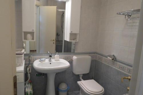 Apartments with WiFi Split - 11170, Split (photo 8)