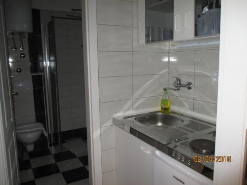Apartments with WiFi Necujam Solta - 12500 - image 6